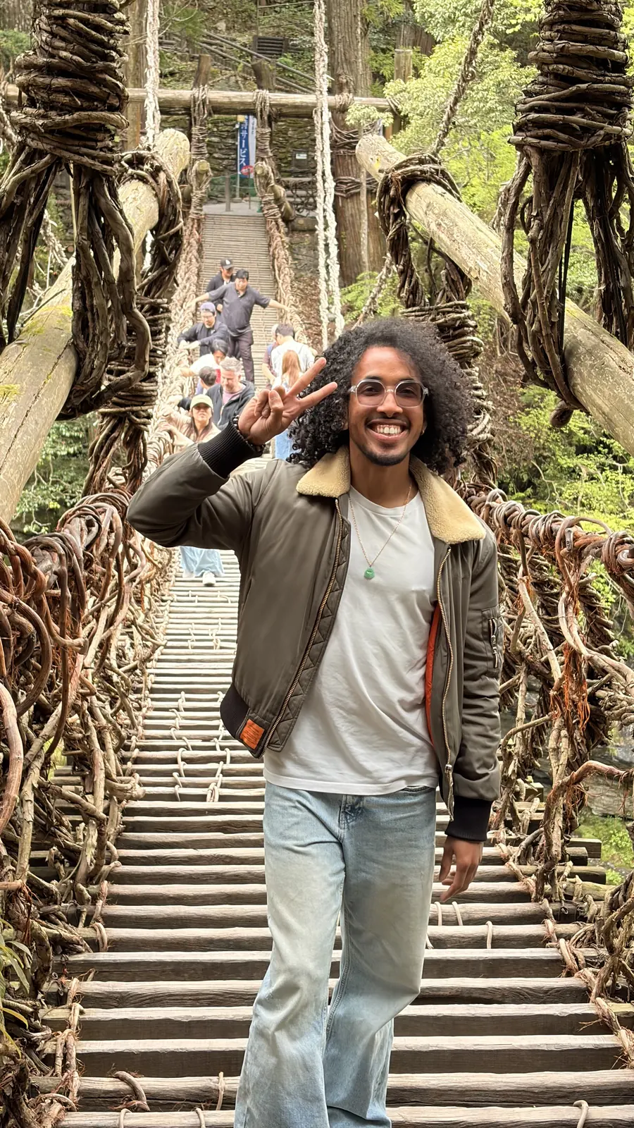 Marc sur le pont de lianes de la vallée d’Iya